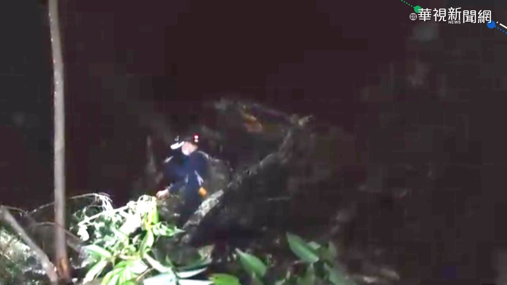1米寬大樹倒塌擋步道 女山友受困求援