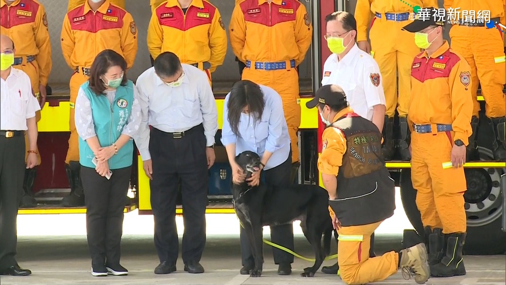 視察南投消防訓練中心 總統致贈加菜金