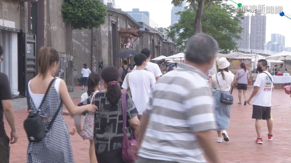 把防疫拋腦後?! 連假首日出遊爆人潮