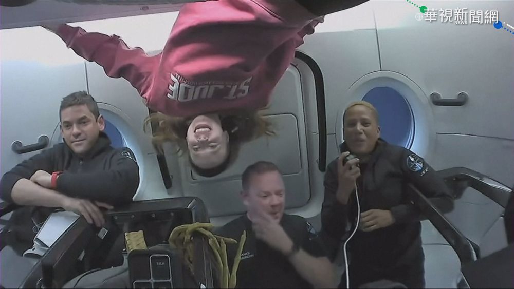 SpaceX首次全素人登太空 成功折返地球