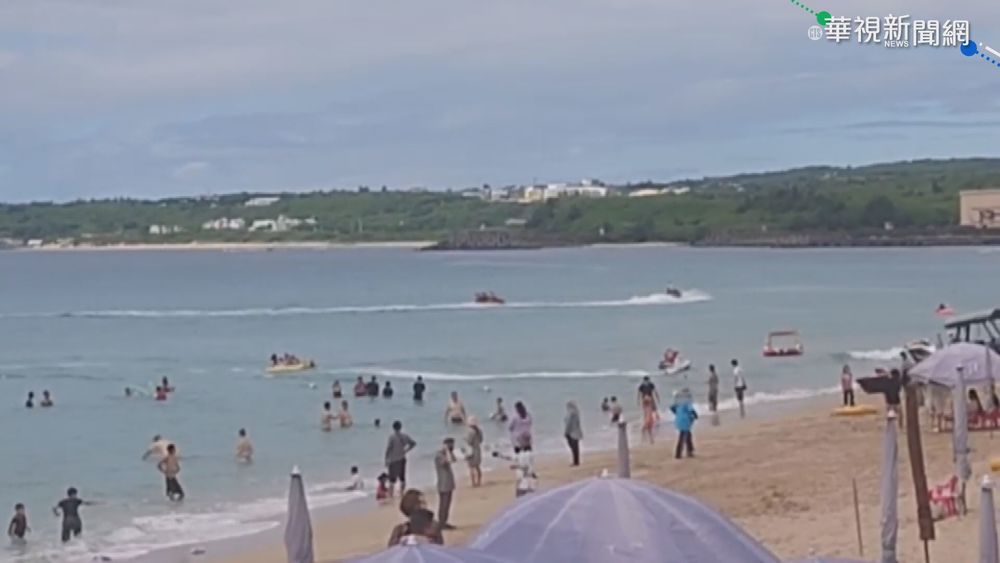 墾丁小琉球湧人潮! 警加強防疫宣導