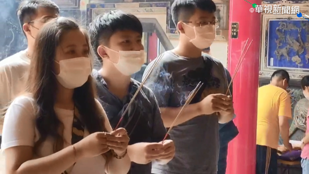 連假2萬人湧小琉球 今逾5千人搶搭船