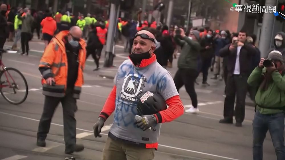 墨爾本工人示威變調 記者遭打掛彩
