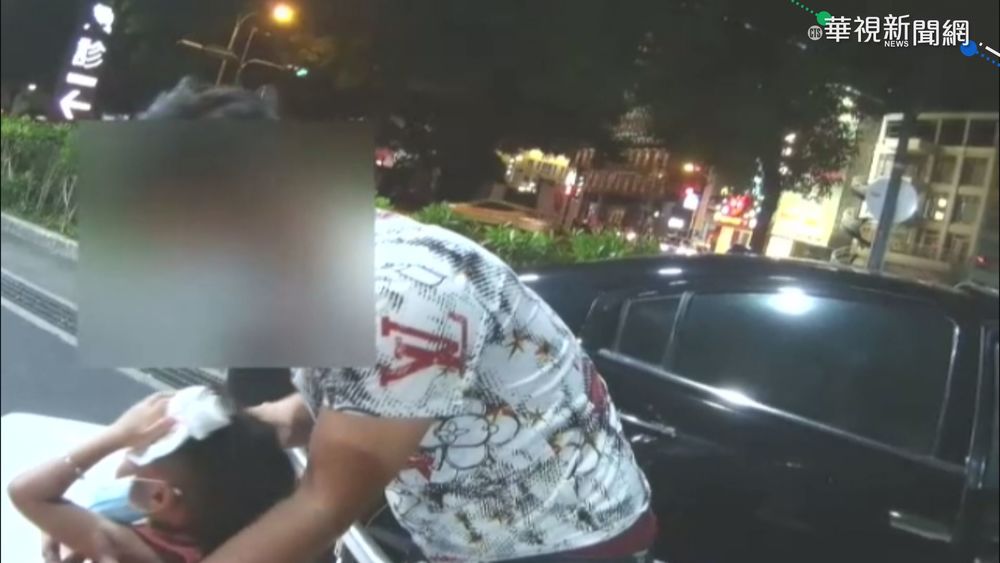 兒玩耍摔破頭好心急! 警霸氣開道護送