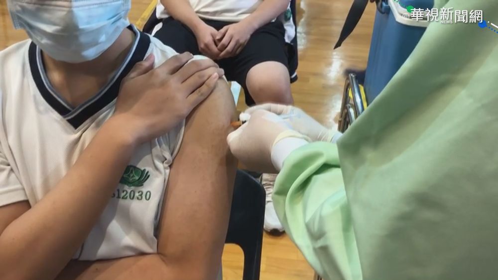 台南校園打BNT 1想吐.1暈針.1骨頭痛