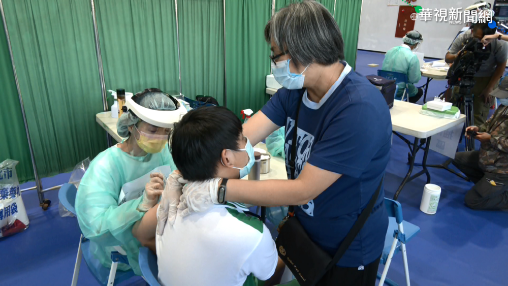 暈針.體溫偏高... 校園開打BNT零星狀況