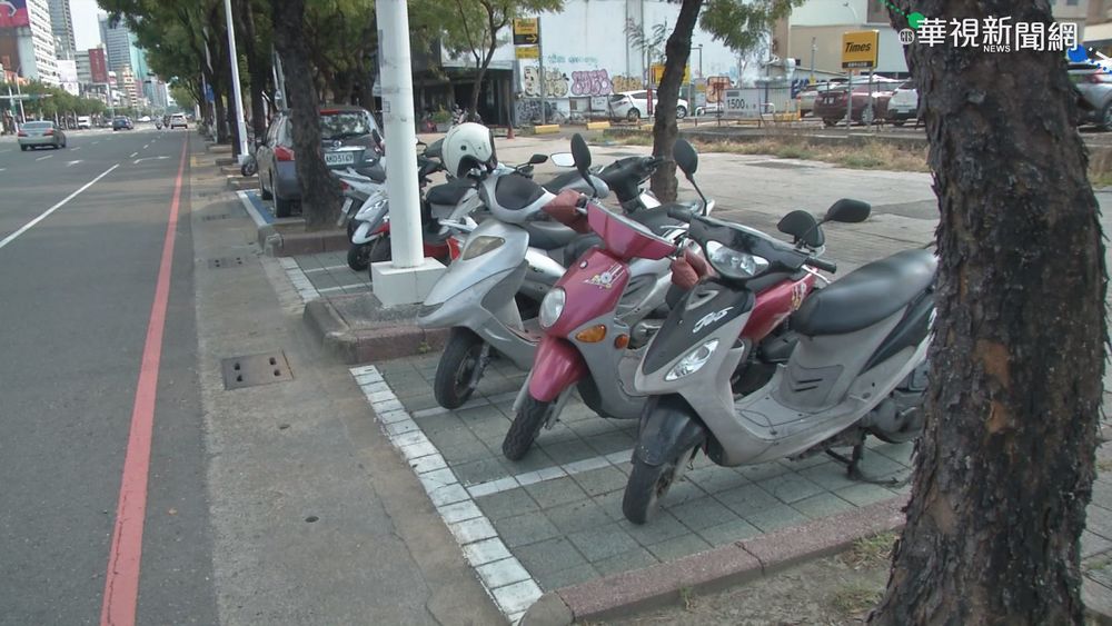汽機車爭道.車位難求 高雄機車爭路權