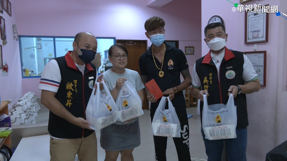 環島"愛心桶仔雞" 3度訪花蓮助弱勢