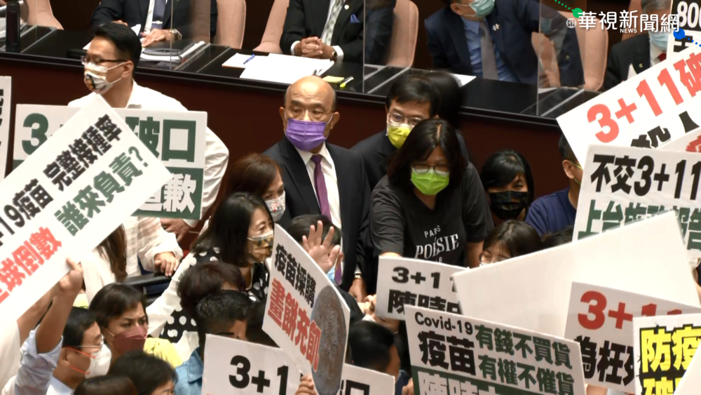 突破藍營杯葛 蘇揆20秒吼完施政報告