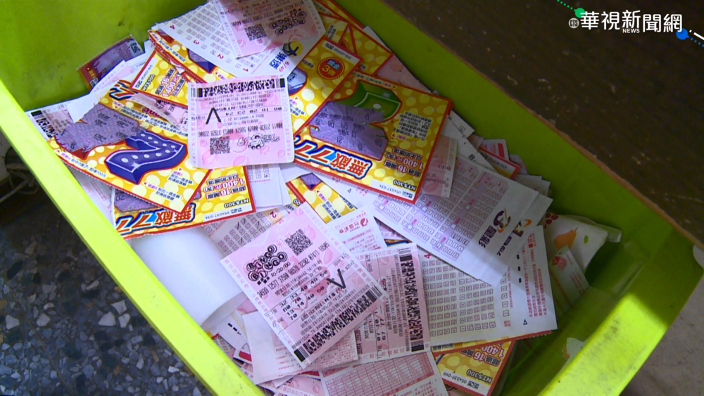 民眾誤丟百萬彩券 熱心老闆助尋回