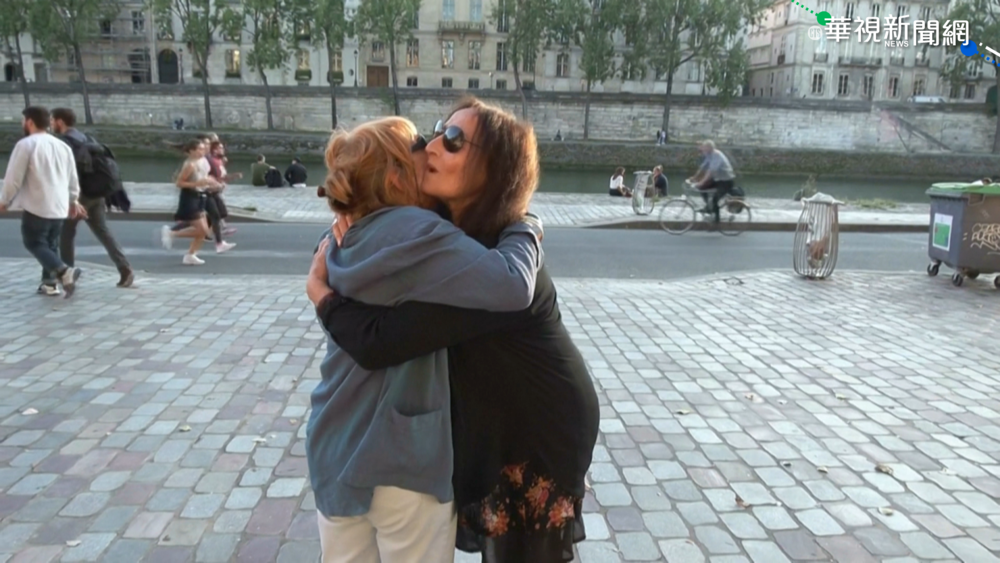 疫情保持社交距離 法國人想念吻頰禮