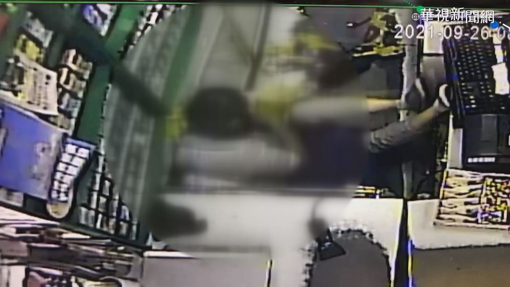 超商女店員勸戴口罩 竟遭惡客挖傷眼