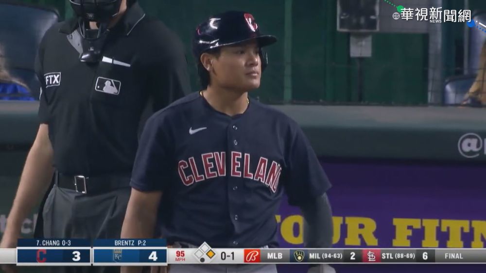 張育成適時二壘安打 打回關鍵追平分