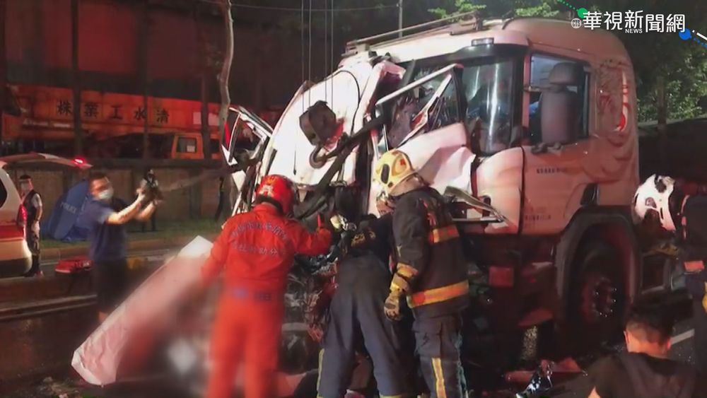 小港5車連環撞 轎車變廢鐵駕駛慘死