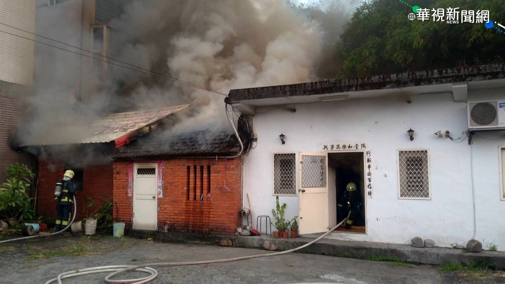 清晨惡火! 整棟平房陷火海 濃煙悚竄