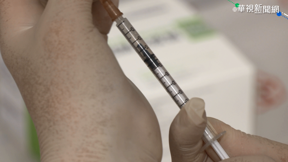 流感疫苗開打首日 診所施打嚴格核對