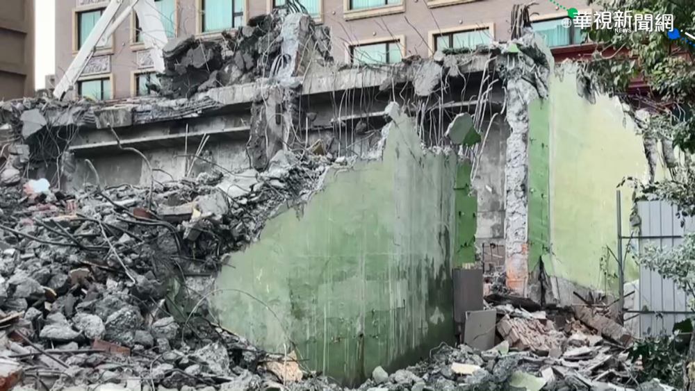 花蓮漫波飯店拆除意外 整棟樓倒路面