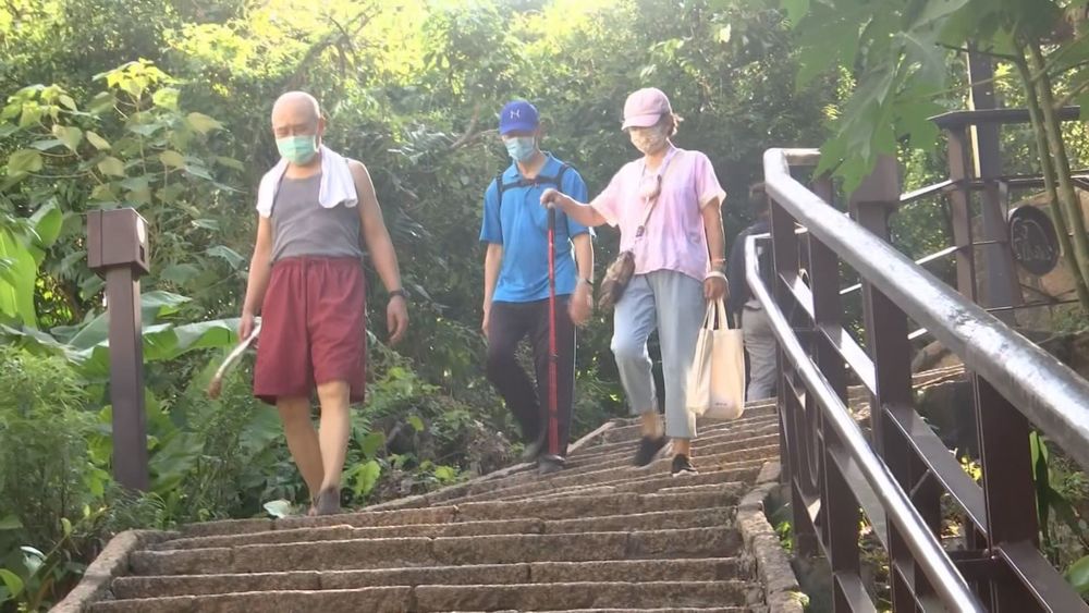 10/5開放！爬山、海邊保持社交距離可脫口罩 泡湯再等等