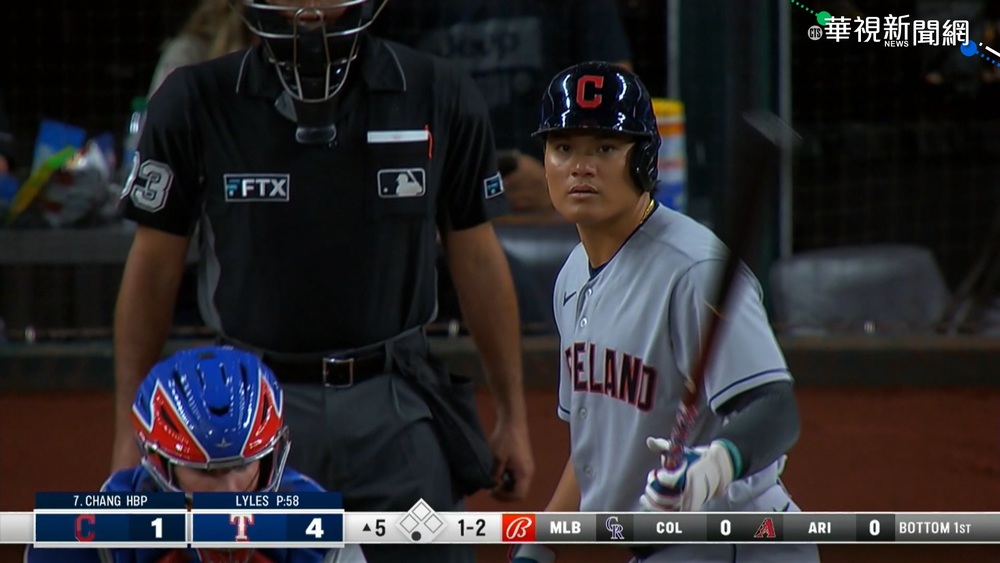 張育成觸身球保送 個人連8場上壘