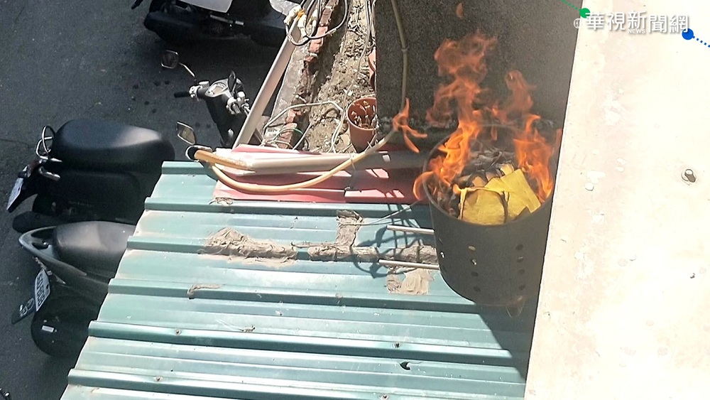 金爐騰空架陽台燒 濃煙上竄燻住戶