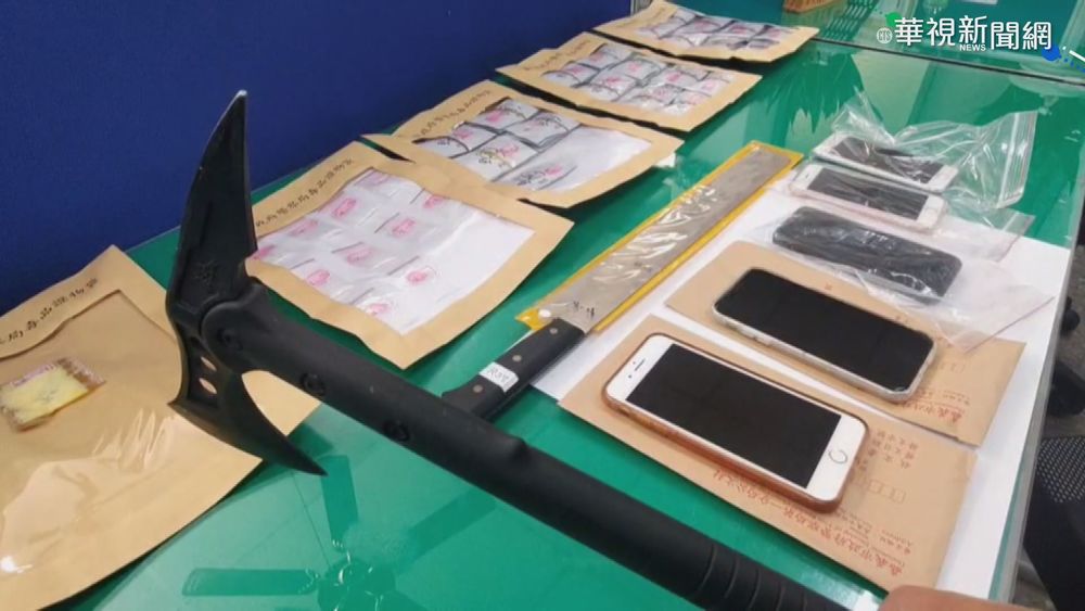 違規拒檢落跑 5男遭警壓制"跪地求饒"