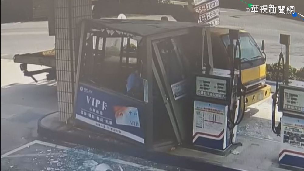 驚險直擊! 拖吊車撞進加油站險釀災