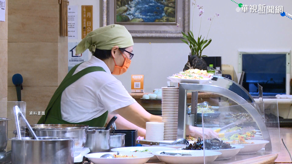 內用免隔板! 自助餐.超商茶葉蛋可自取