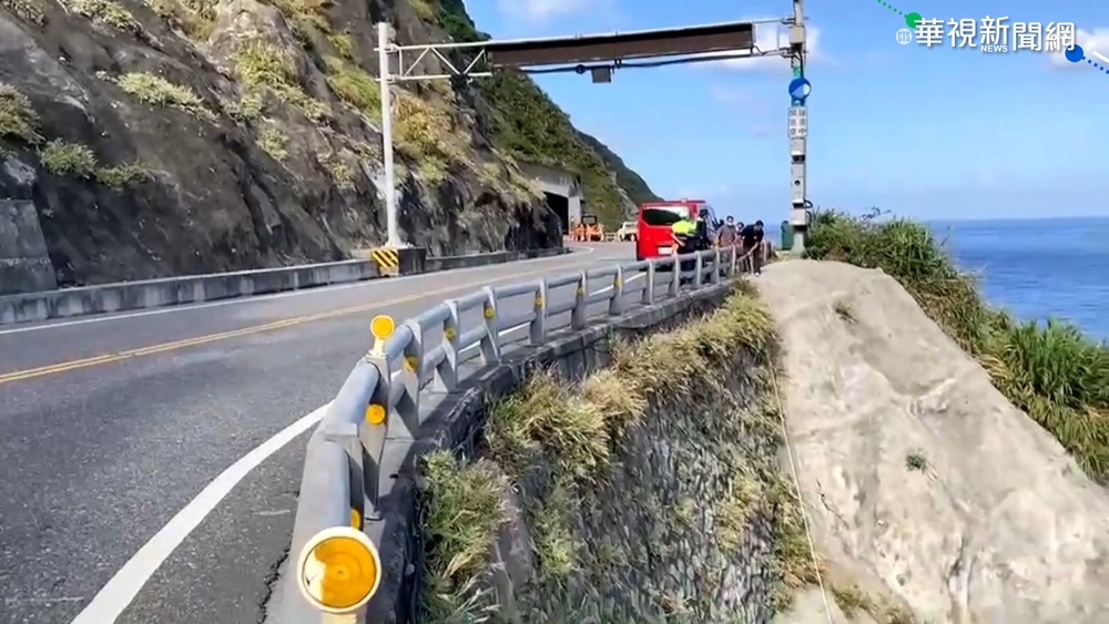 玩命爬斷崖圍欄賞美景 男子抽筋求救