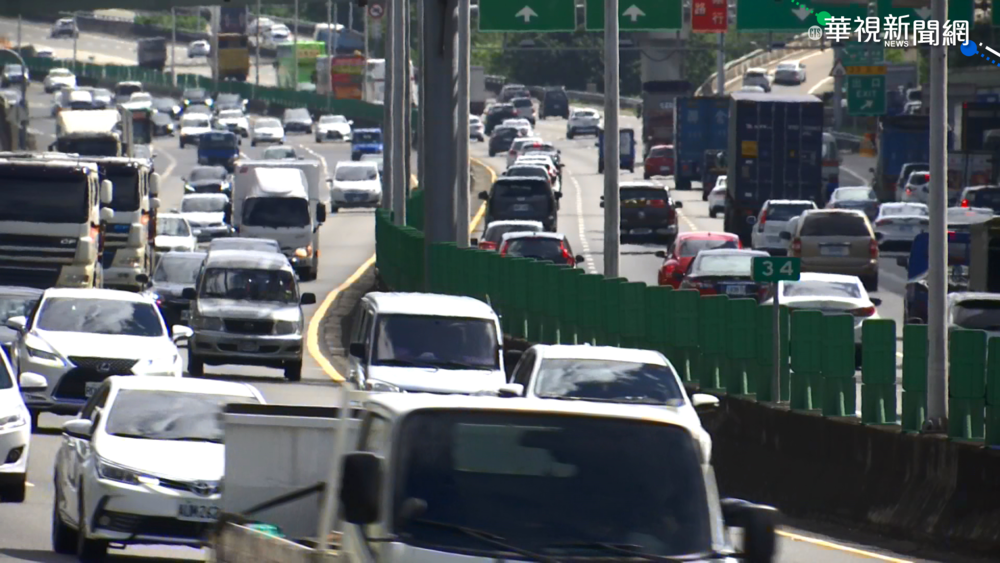 國慶連假車潮湧現 國5恐塞到半夜