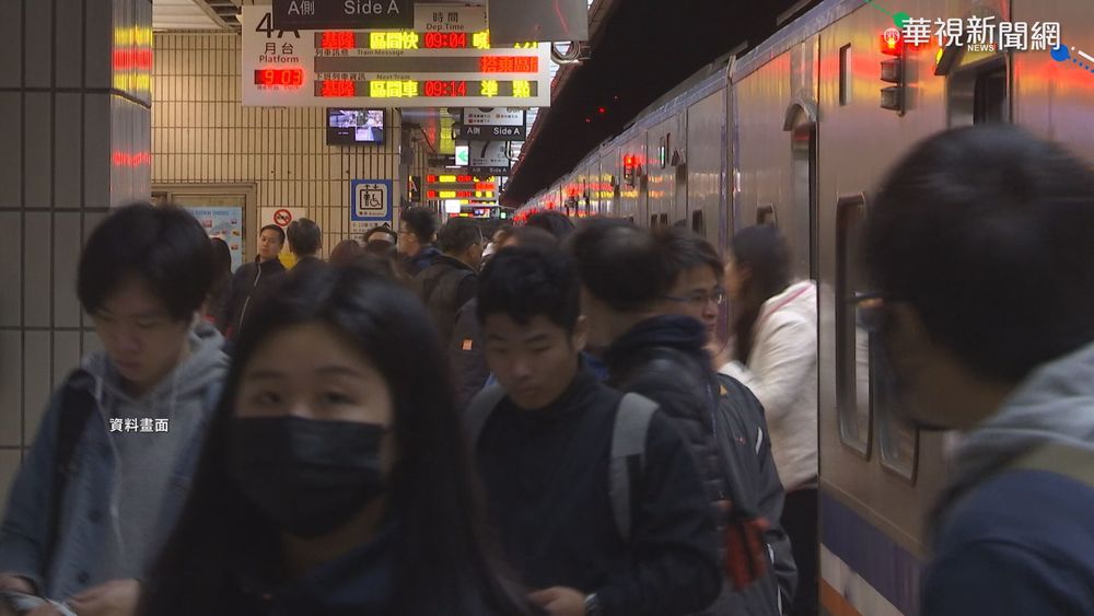 破口?!台鐵不賣站票."嗶卡"上車塞滿走道