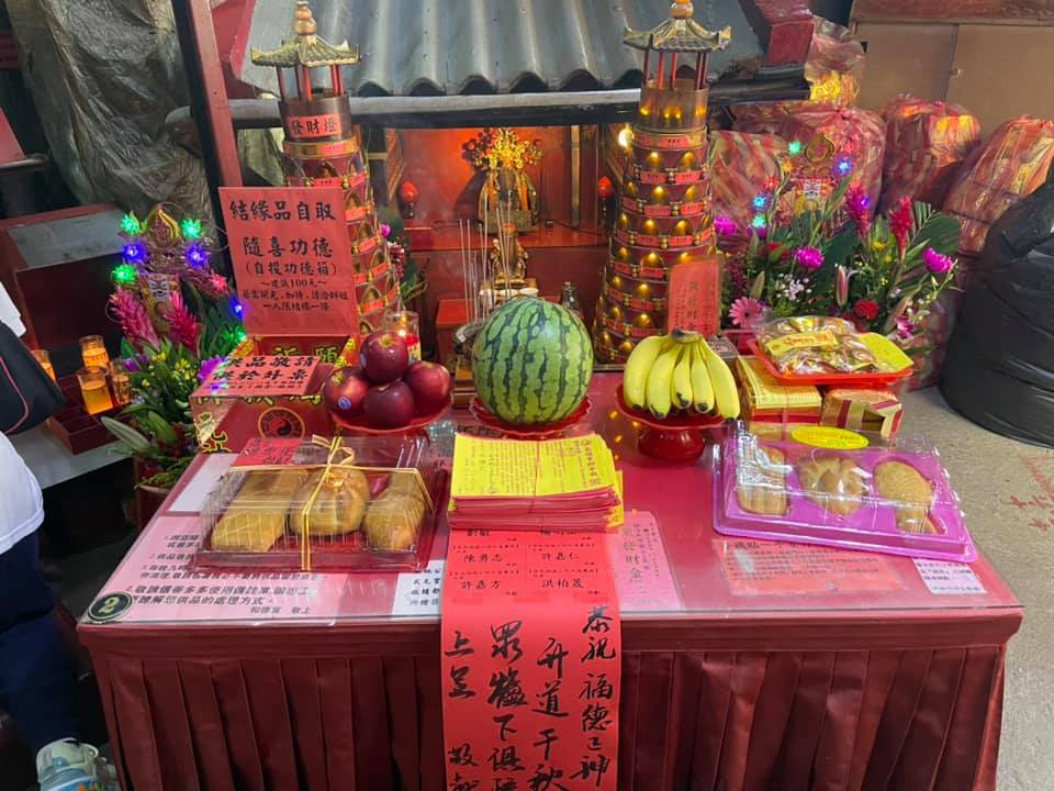 夜闖宮廟敲功德箱偷錢失敗 竟爬神桌偷飲料