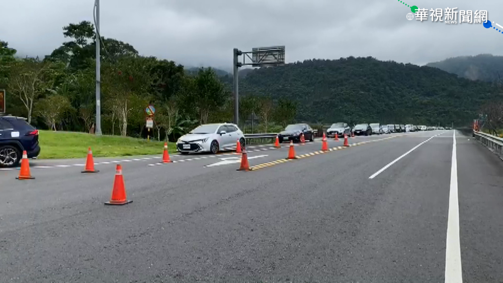 連假首日國道清晨湧車潮 部分路段紫爆