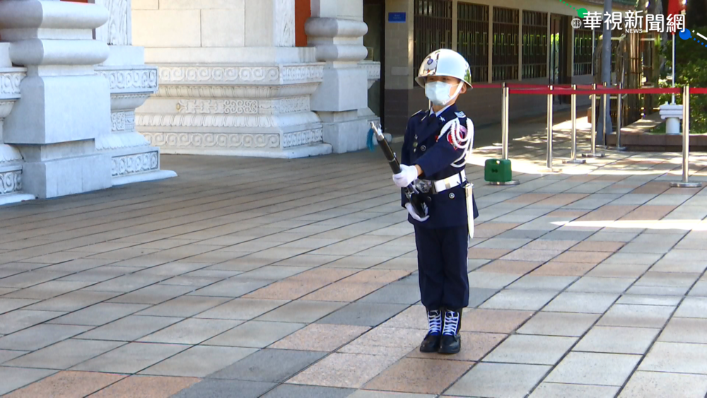 小一男童秀操槍 轉槍16圈零失誤