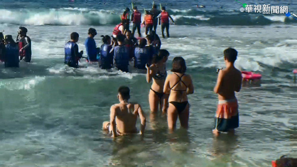 國慶連假首日 遊客赴小琉球擠爆東港