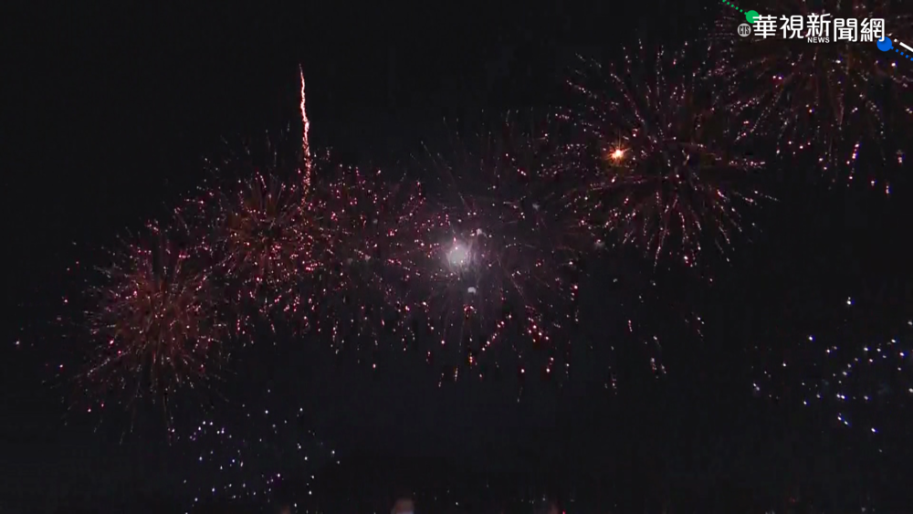 點亮淡水夜空! 漁人碼頭煙火開幕秀