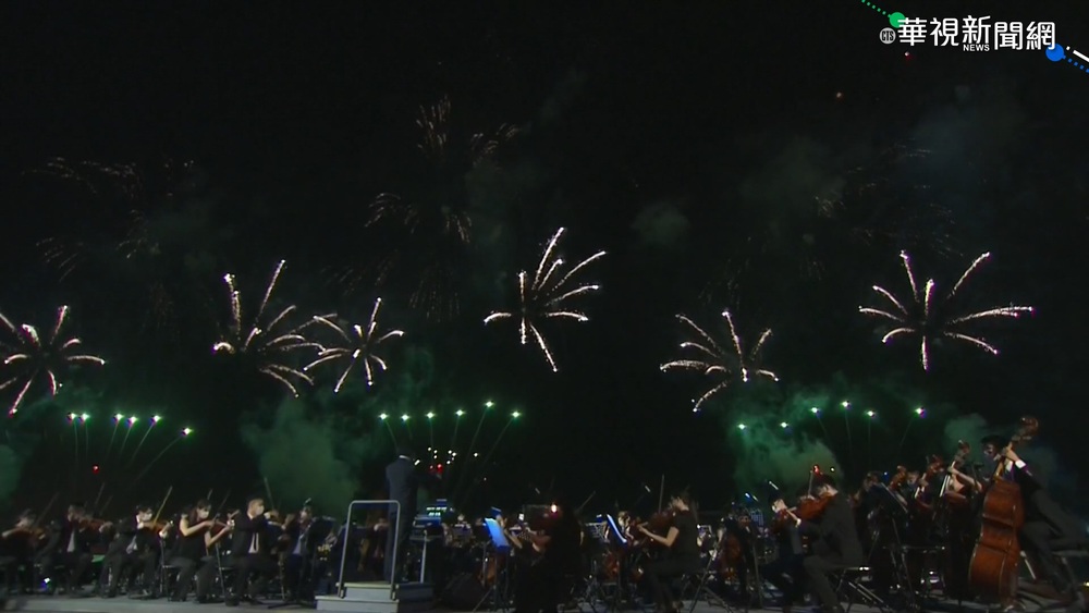 高雄焰火睽違20年回歸! 2萬發點亮港灣