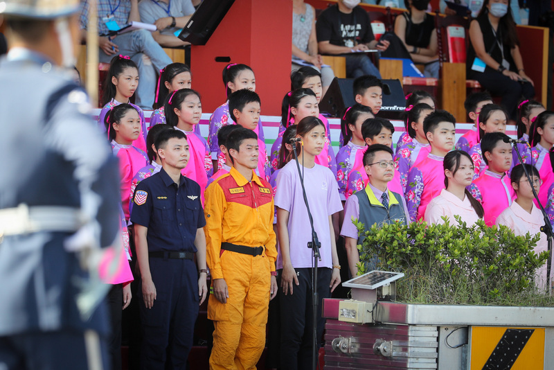 國歌領唱不只羅一鈞 2名遭砍護理師登台