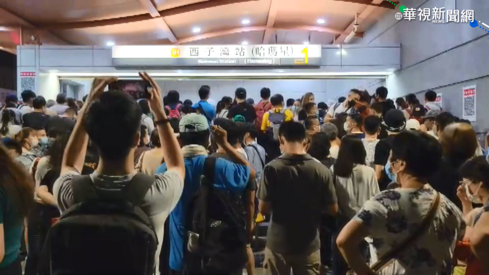 國慶焰火散場 人潮塞爆高雄港周邊