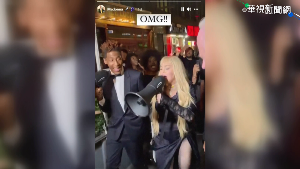 瑪丹娜現身紐約街頭 拿大聲公沿途熱唱