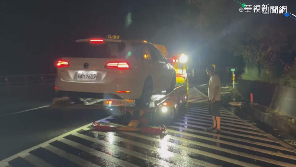 台東落石害爆胎 6轎車卡公路無法動彈