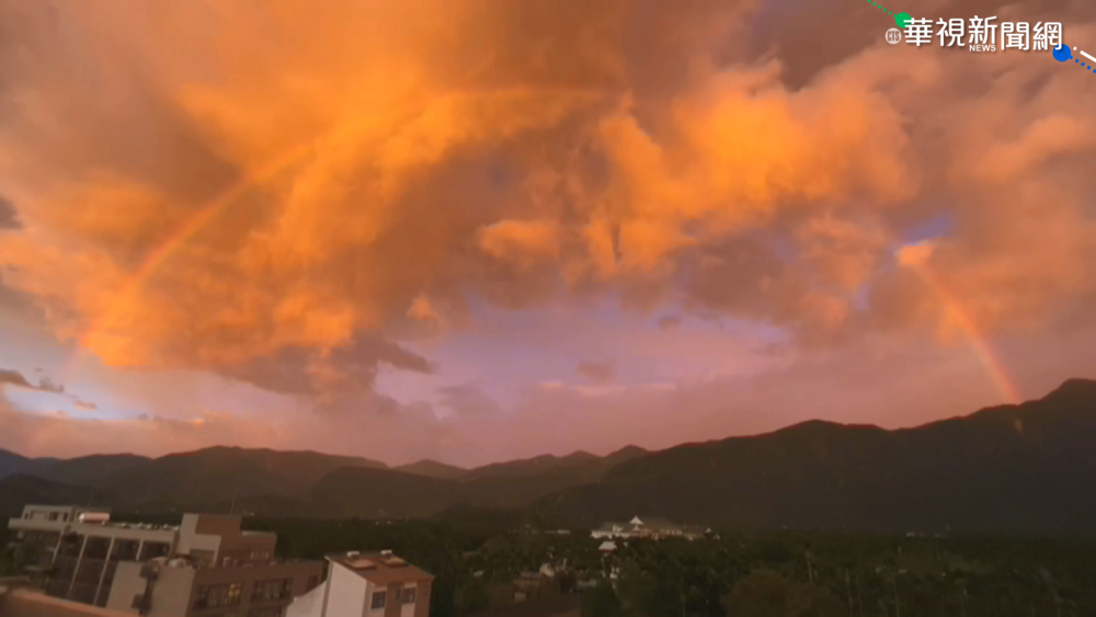 南投大崙山火燒雲 天際透出橘紅光芒