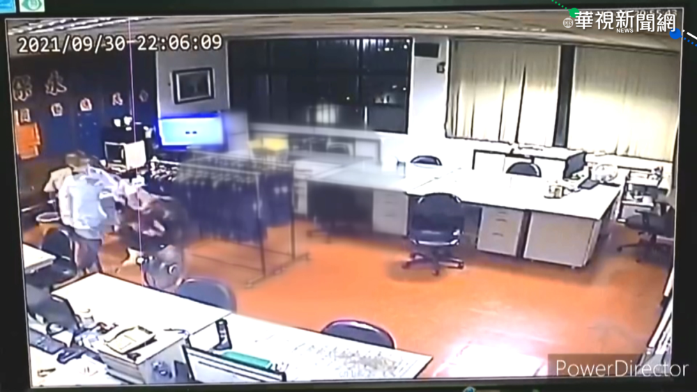 女控扯髮.強壓害摔 警被激怒遭記過