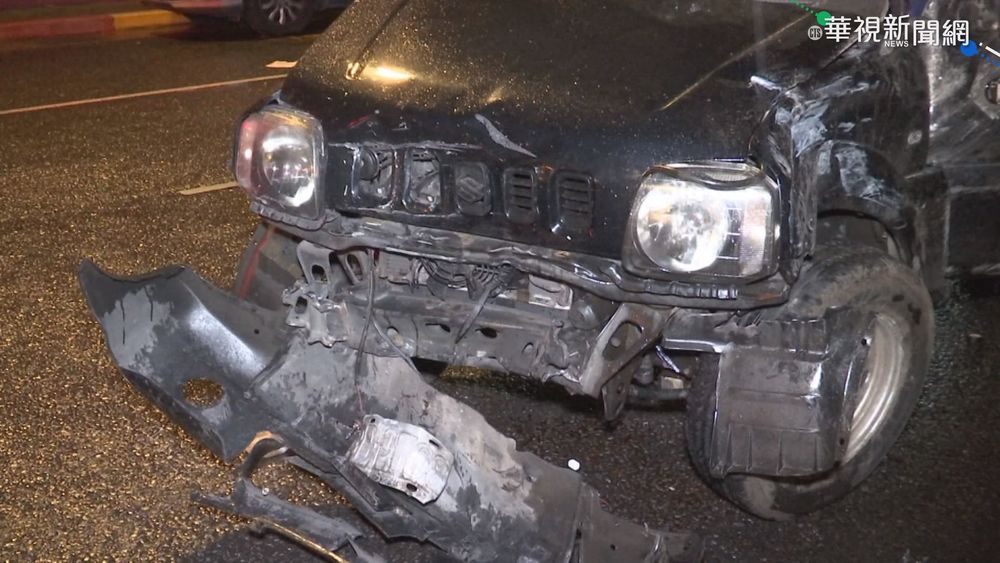 天雨路滑! 吉普車失控偏移"連環撞5車"