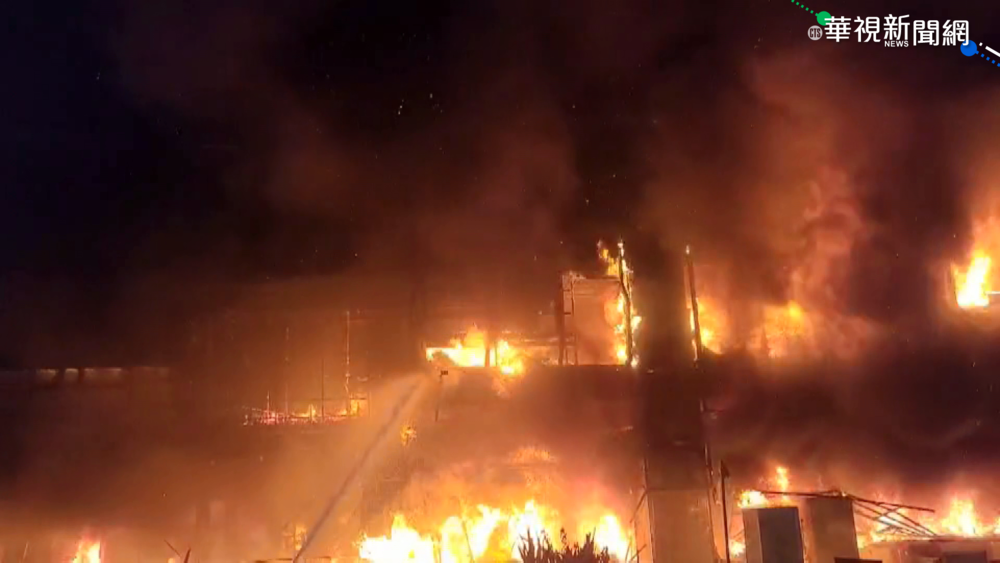 高雄城中城凌晨惡火 百人受困慘叫