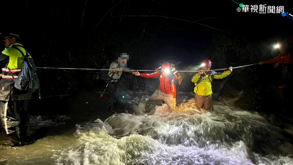 3姐弟遇溪水暴漲 6小時驚險救援脫困