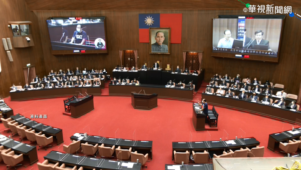 "袂見笑"延燒 綠夜守議場抗藍甲動