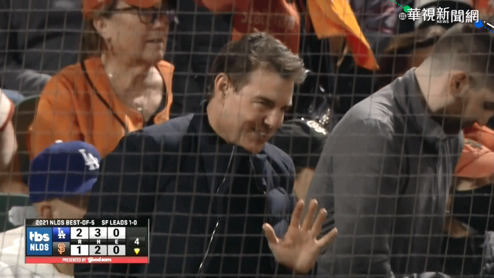 "阿湯哥"親切現身 季後賽場邊也精彩!