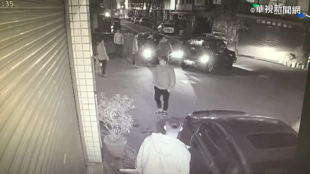 討債成員不聽話... 掛"我錯了"看板夜市罰站