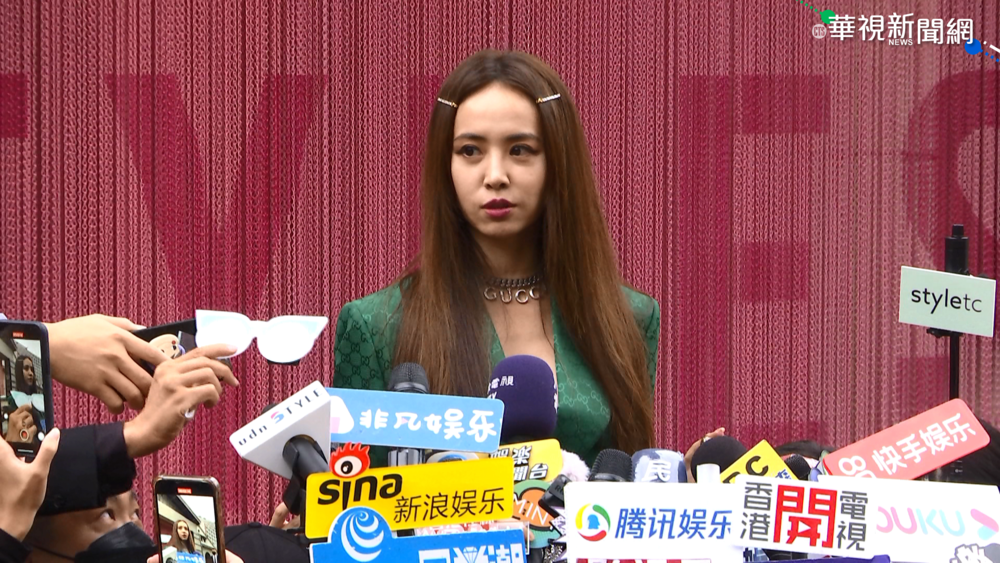 隔半年露臉 蔡依林著帥氣西裝出席活動