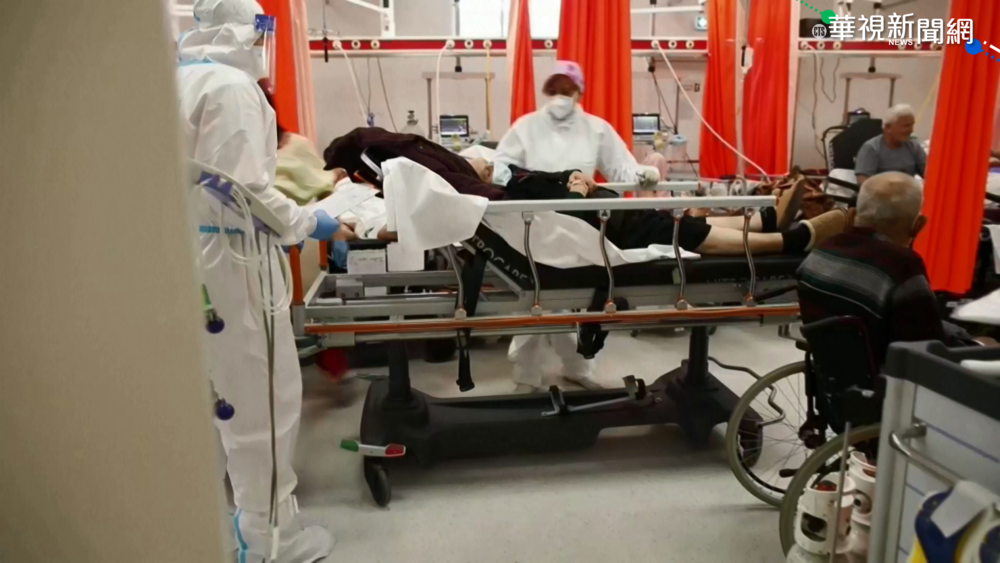 英國單日確診逾5萬 堅不改變防疫政策